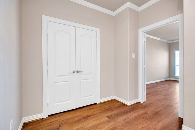 Building Photo - 3414 Home St