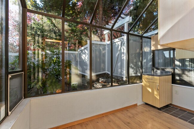 Building Photo - 3Bd/2.5Ba Seattle House