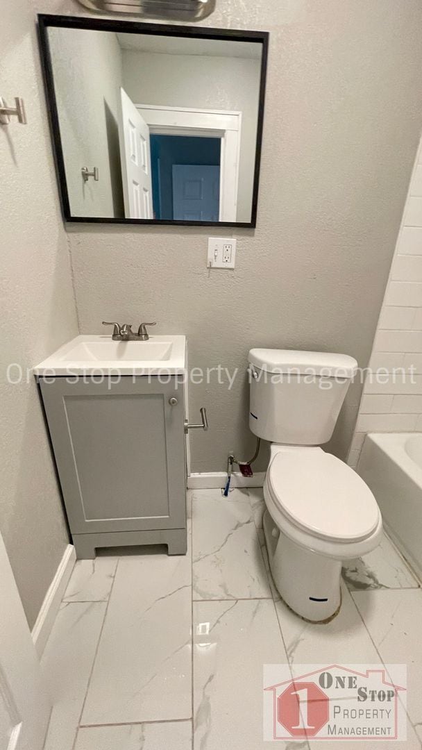 Building Photo - Beautiful 3 Bedroom 1 Bathroom Home in Kan...