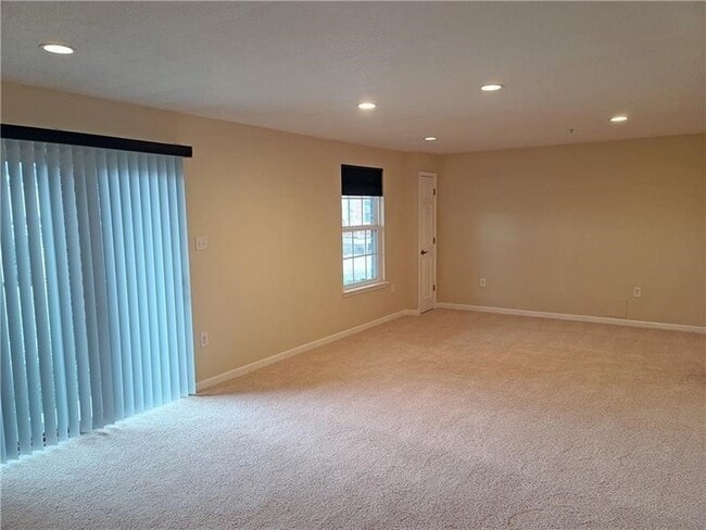 Building Photo - 718 Rosecliff Rd