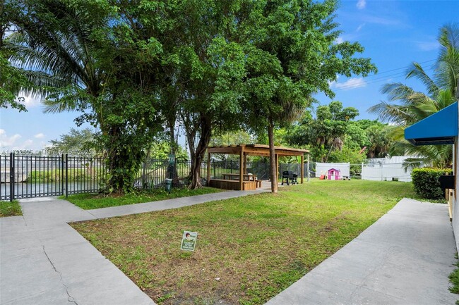 Building Photo - 4335 NW S Tamiami Canal Dr