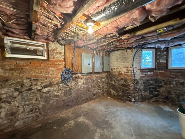 Building Photo - 79 Winchester Ave