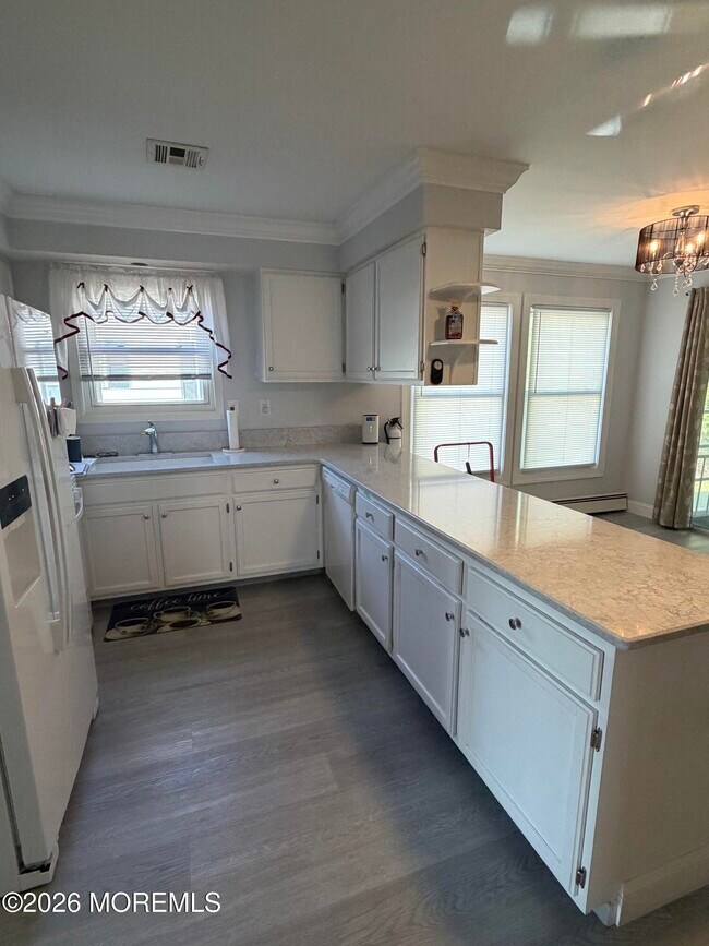 Building Photo - 15 St Tropez Ct