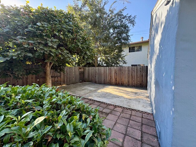 Building Photo - Updated and Stunning 2bed/1bath home in Mi...