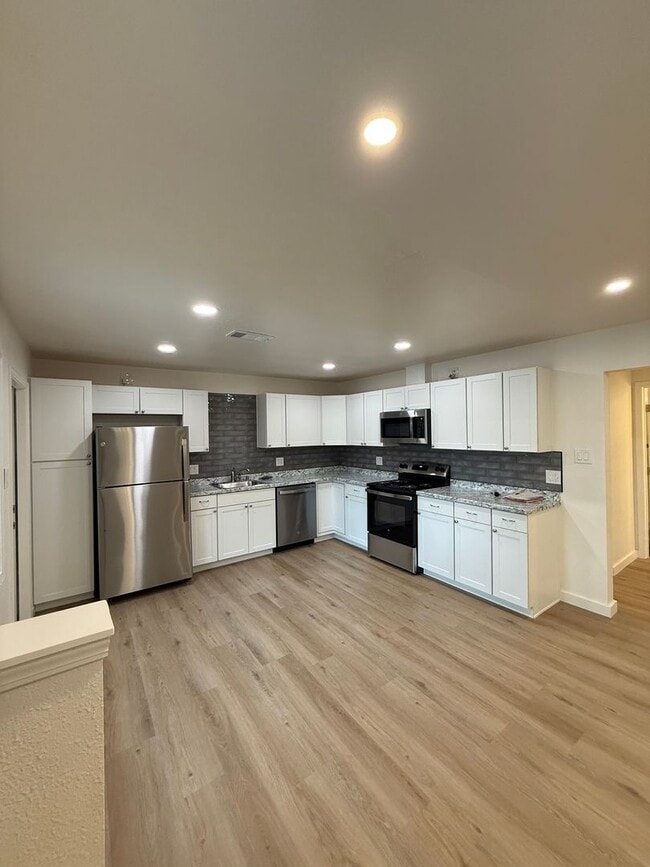 Building Photo - 750 Topaz Dr