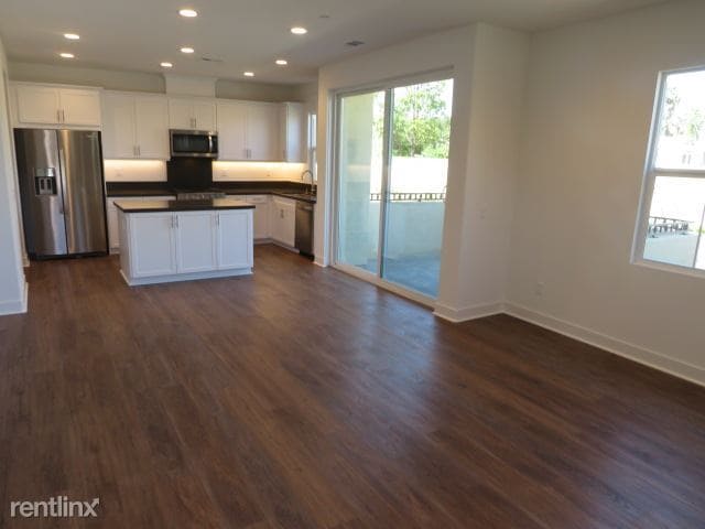 Building Photo - 3 br, 2.5 bath Townhome - 4382 Pacifica Way 5