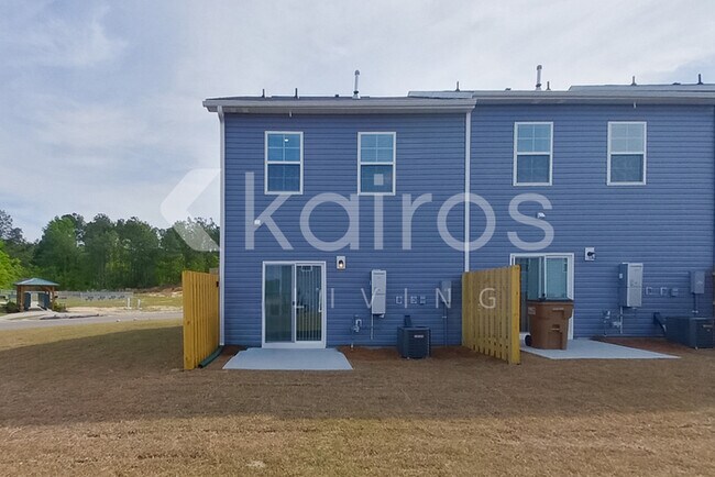 Building Photo - 2579 Banyon Cir