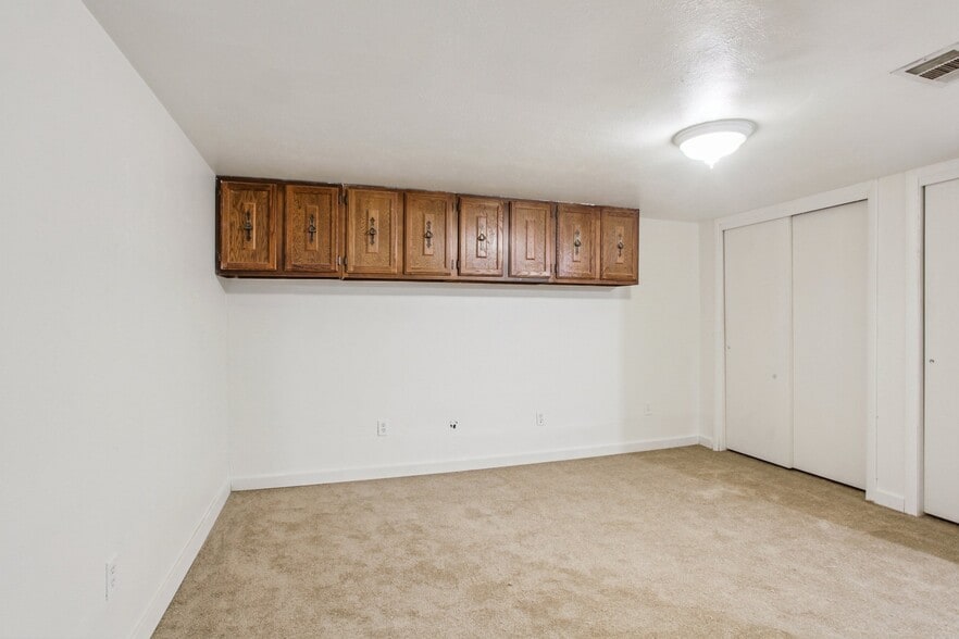 Building Photo - 1050 S Monaco Pky