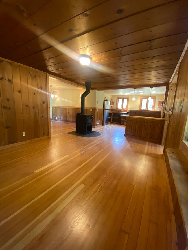 Building Photo - 3 Bedrooms | 2 Bath Home in Trout Lake, Wa...