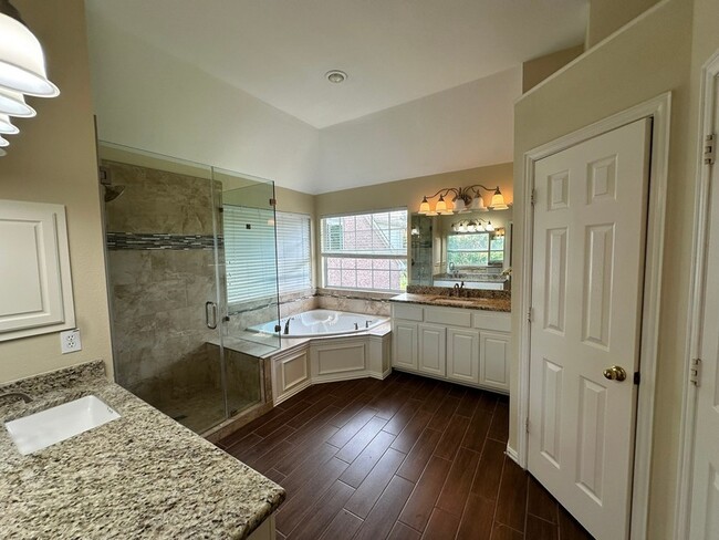 Building Photo - 3580 Twelve Oaks Ln