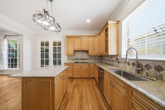 Building Photo - 3243 N Pemberton Cir Dr