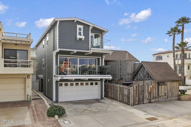 Building Photo - 104 La Brea St