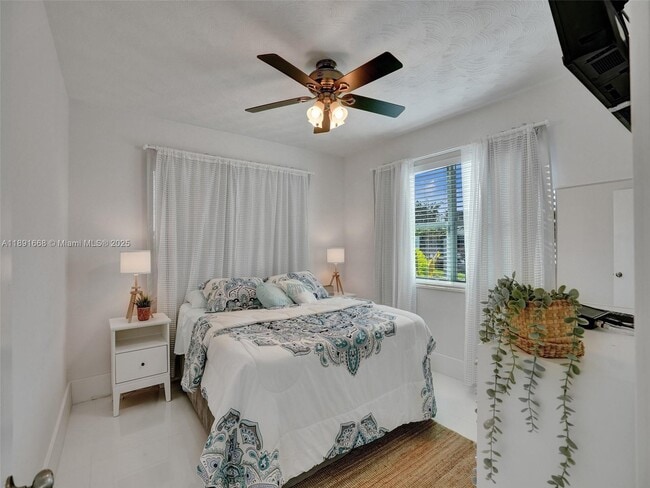 Building Photo - 1216 Guava Isle