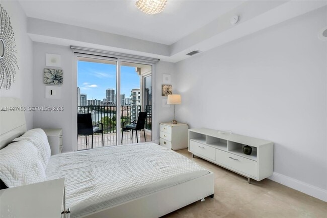 Building Photo - 20000 E Country Club Dr