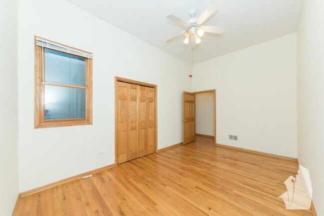 Building Photo - 3 bedroom in Chicago IL 60614