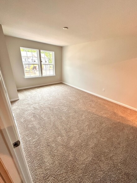 Building Photo - 1216 Susan Cir