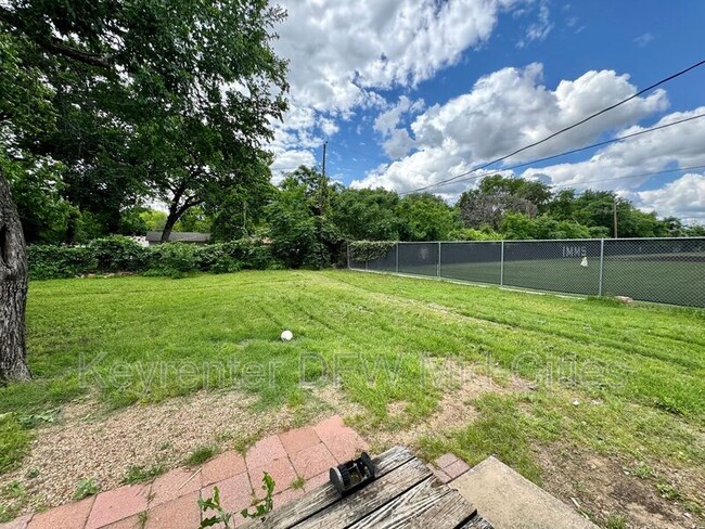Building Photo - 313 Worthview Dr