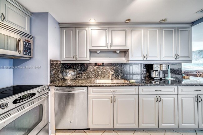 Building Photo - 5600 N Flagler Dr