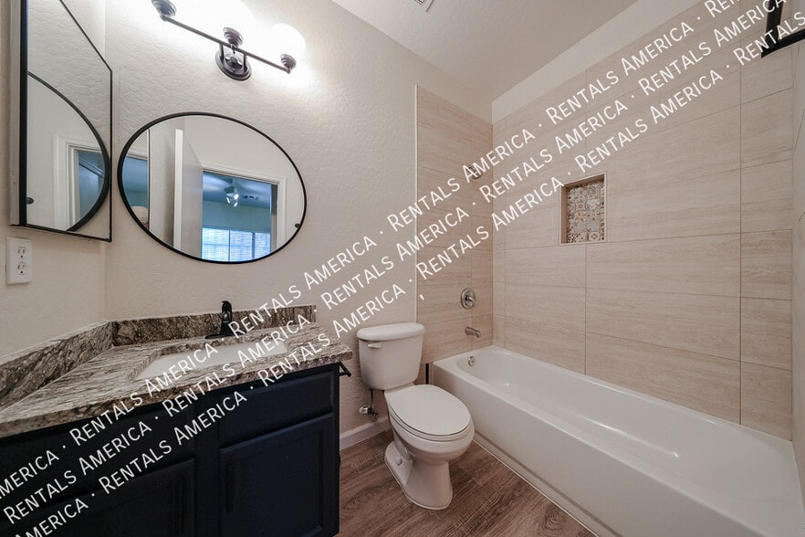 Building Photo - 2831 E Southern Ave