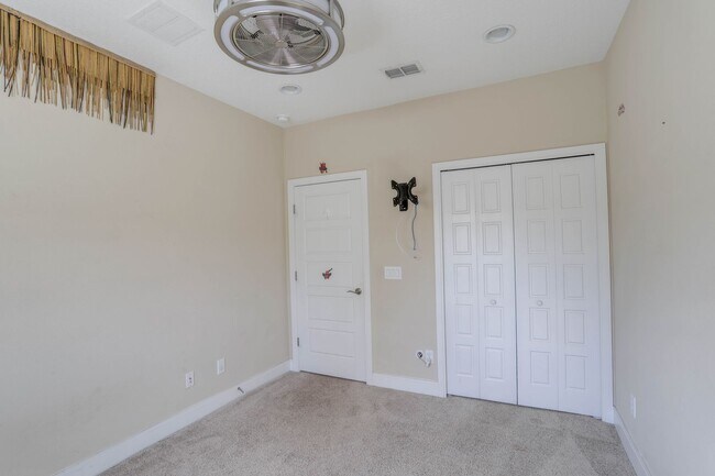 Building Photo - 510 Captiva Dr