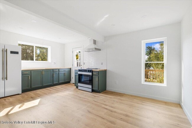 Building Photo - 9 Dubois St