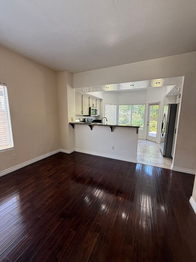 Building Photo - 3073 Lamplighter St