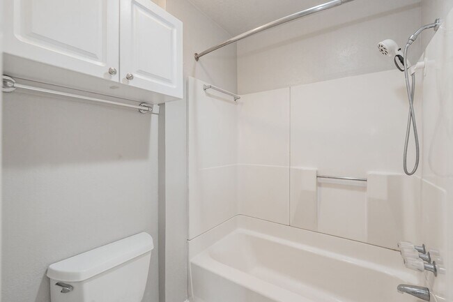 Building Photo - 1300 Potomac Dr