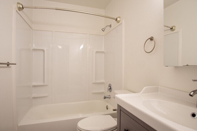 Building Photo - Spacious 2 Bedroom with Stylish Updates + A/C, W/D, D/W!
