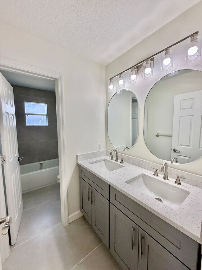 Building Photo - GORGEOUS, Large Completely Renovated Two-Story 4/2.5 PLUS LOFT in POINCIANA VILLAGES!