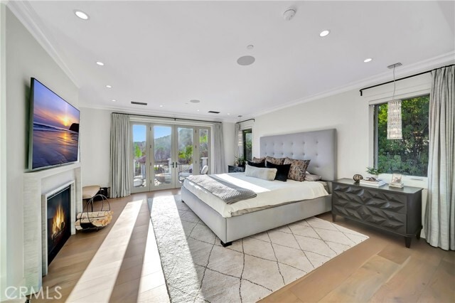 Building Photo - 2037 Delphine Ln