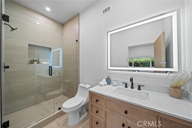 Building Photo - 5157 Woodley Ave