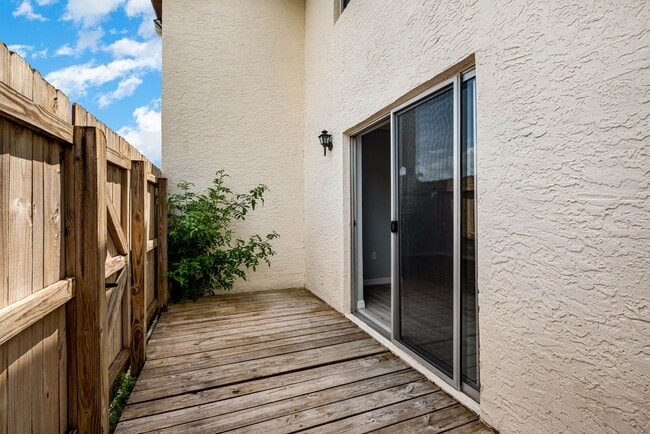 Building Photo - 629 Ridge Club Dr