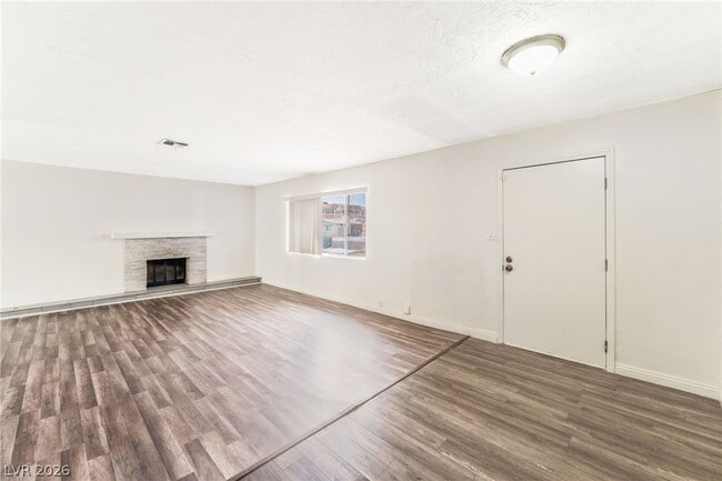 Building Photo - 4960 E Mohave Ave