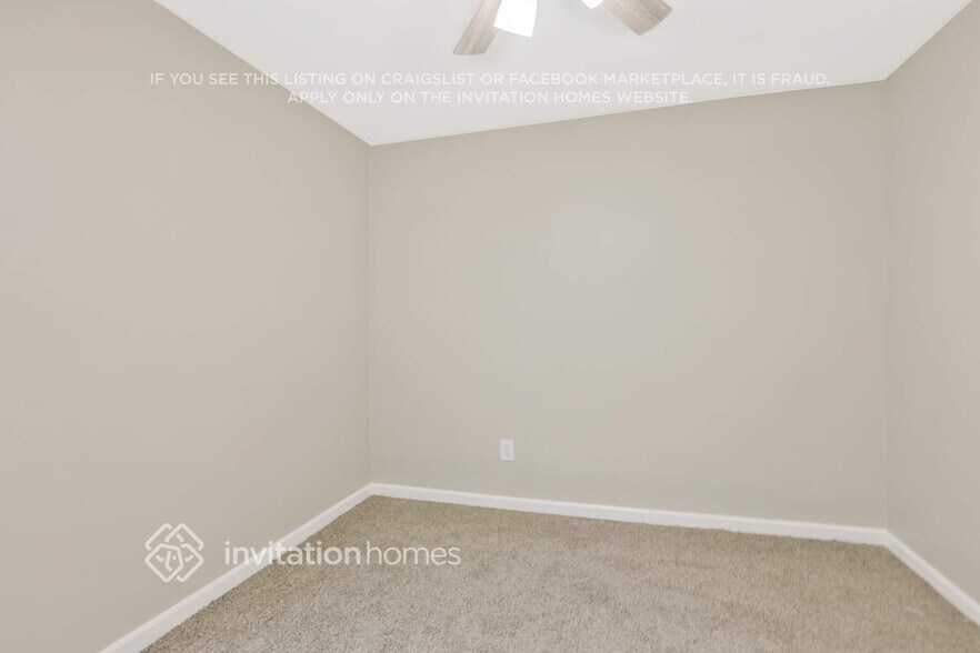 Building Photo - 2613 Lake Park Bend