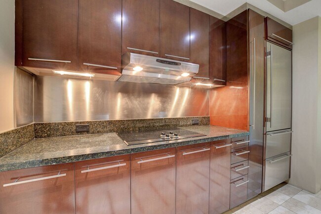 Building Photo - Sky 607-Stunning 2Bd/2Ba Residence