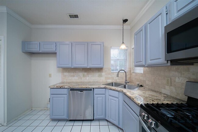 Building Photo - 427 Birch Hill Dr