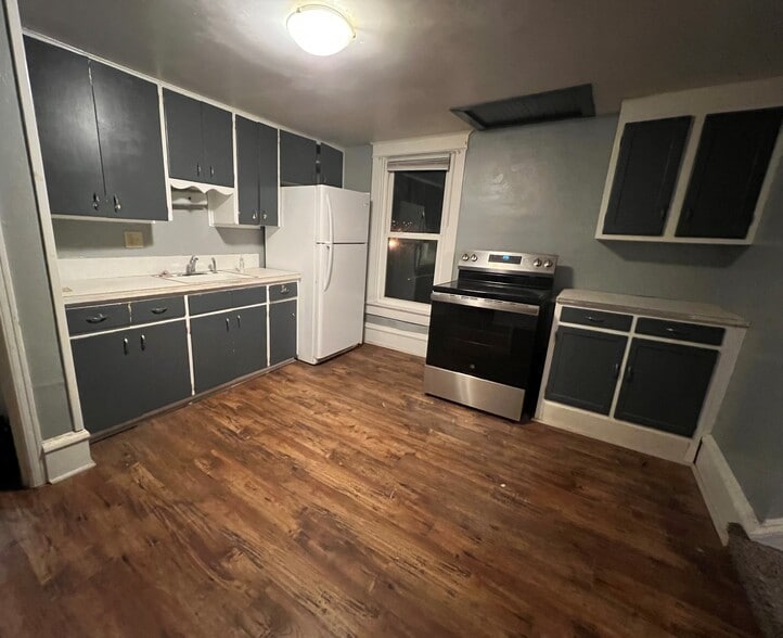 Kitchen - 310 Superior St