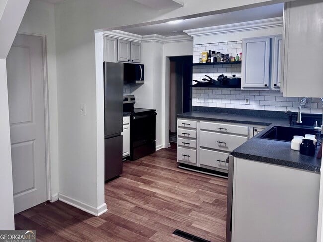 Building Photo - 2005 Clairmont Terrace NE