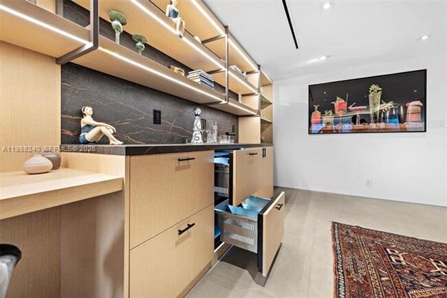 Building Photo - 2301 Collins Ave