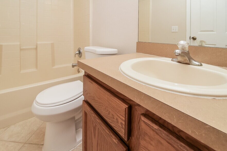 Building Photo - 31074 Lochmore Cir