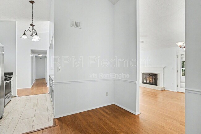 Building Photo - 10475 Willow View Cir
