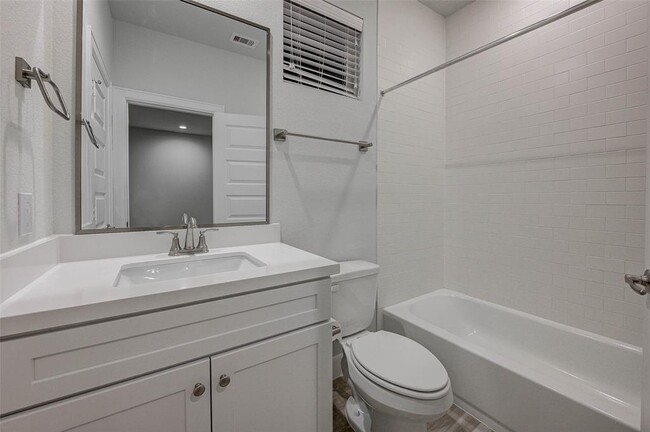 Building Photo - 2808 Grand Fountains Dr