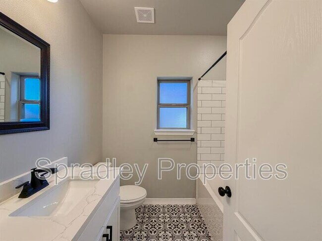 Building Photo - 6125 Modena Dr