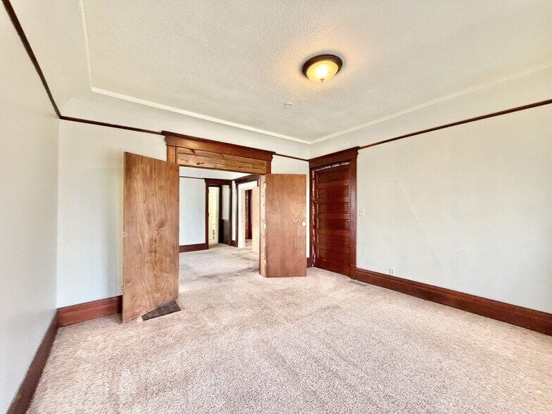 Building Photo - 551 S Main St