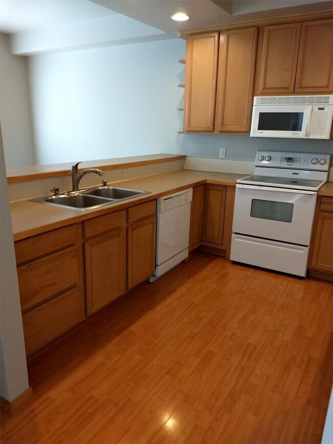 Building Photo - 4641 Celia Way - 101