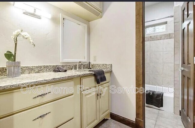 Building Photo - 1216 NW 190th Pl