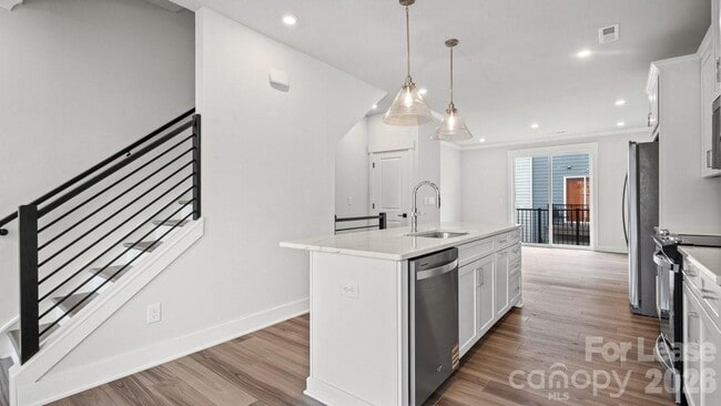 Building Photo - 2025 Clarksdale Dr