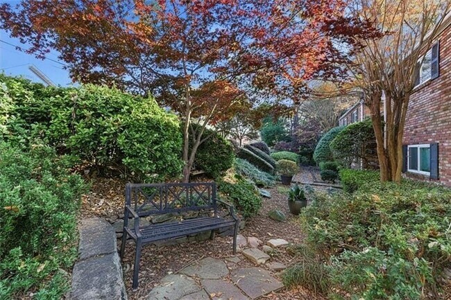 Building Photo - 343 8th St NE