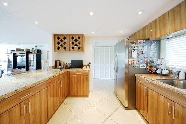 Building Photo - 2480 Presidential Way