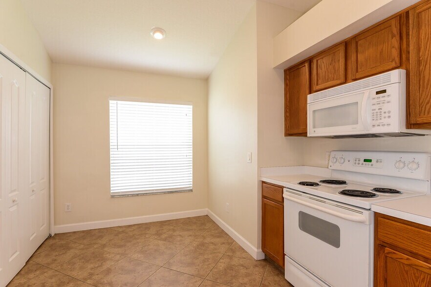 Building Photo - 30629 Midtown Ct